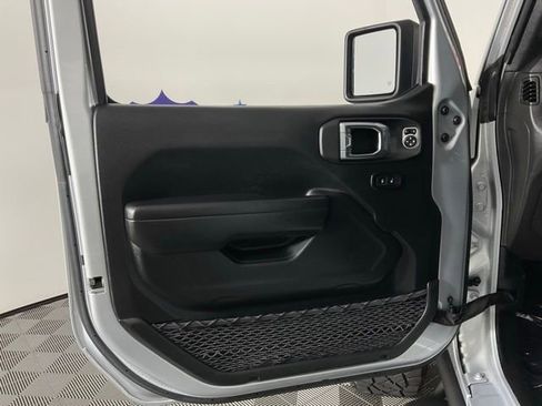 Used 2022 Jeep Gladiator Rubicon w/ Trailer Tow Package image 12