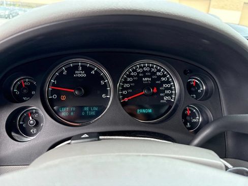 Used 2011 Chevrolet Avalanche LTZ AWD/4WD image 9