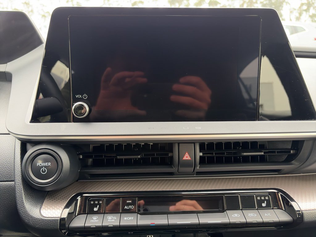 Used 2024 Toyota Prius XLE FWD image 13