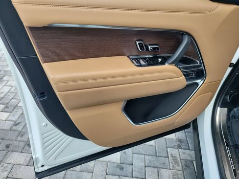 Certified 2025 Land Rover Range Rover SE AWD/4WD image 23