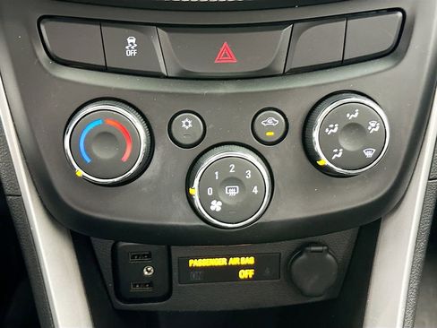 Used 2018 Chevrolet Trax LT w/ LT Convenience Package AWD/4WD image 16