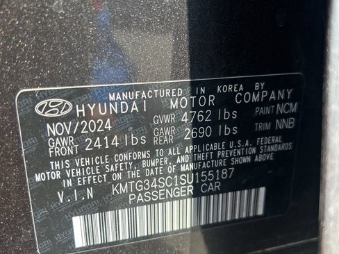 Used 2025 Genesis G70 2.5T RWD image 4