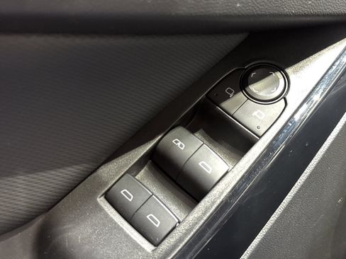 Used 2025 Chevrolet Equinox LT w/ Convenience Package II image 35