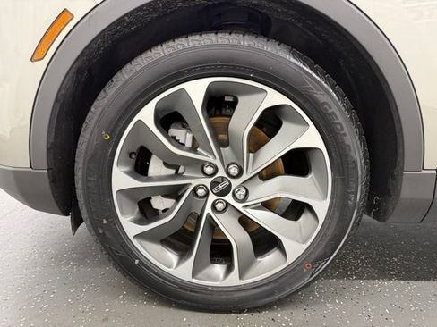 Used 2023 Lincoln Nautilus Reserve AWD/4WD image 19