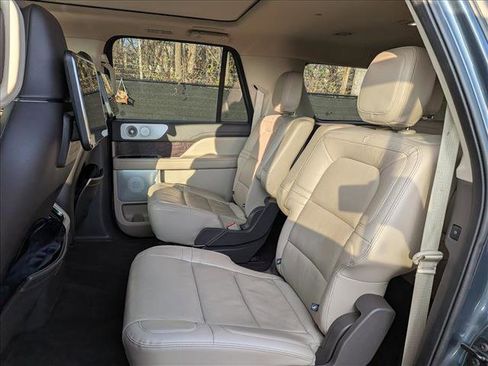 Used 2022 Lincoln Navigator L Reserve image 24