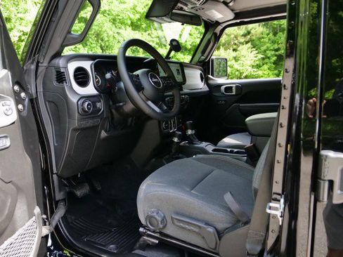 Used 2024 Jeep Wrangler Unlimited Sport AWD/4WD image 22