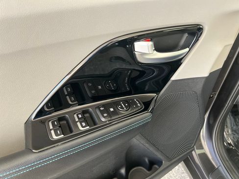 Used 2019 Kia Niro EX FWD image 13