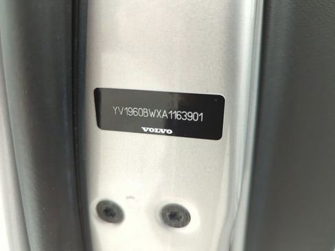 Used 2010 Volvo V70 image 30