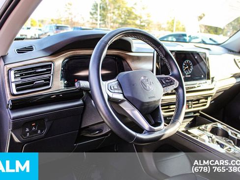 Used 2025 Volkswagen Atlas SE image 25