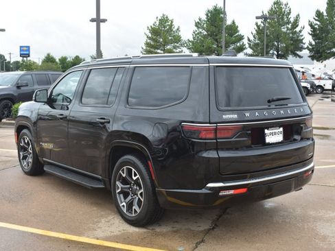 Used 2024 Jeep Wagoneer Series III AWD/4WD image 8