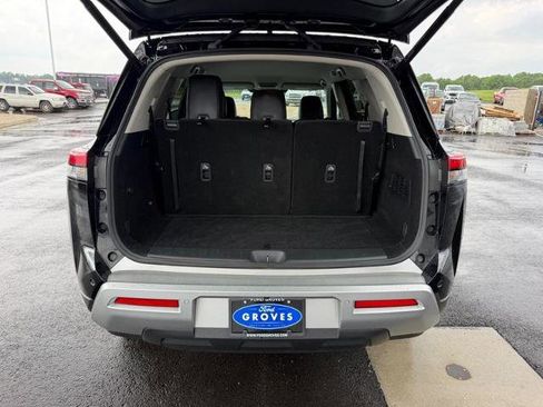 Used 2025 Nissan Pathfinder SL AWD/4WD image 7