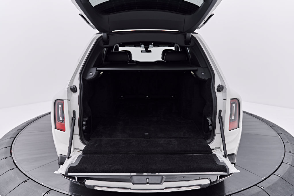 Used 2025 Rolls-Royce Cullinan AWD/4WD image 27
