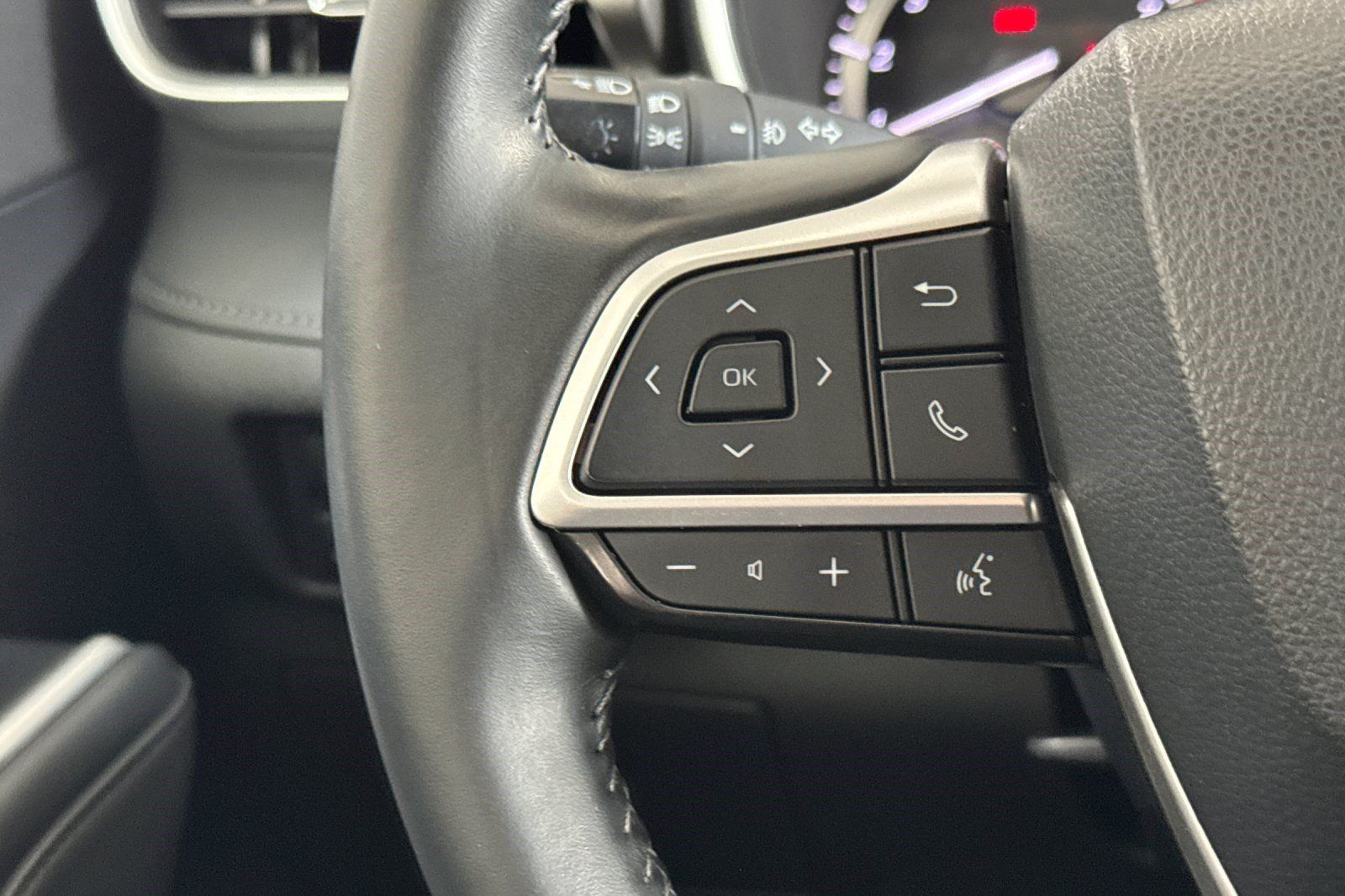 Used 2022 Toyota Highlander XLE AWD/4WD image 32