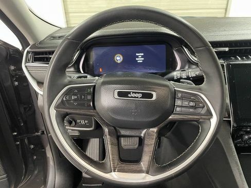 Used 2023 Jeep Grand Cherokee Limited AWD/4WD image 15
