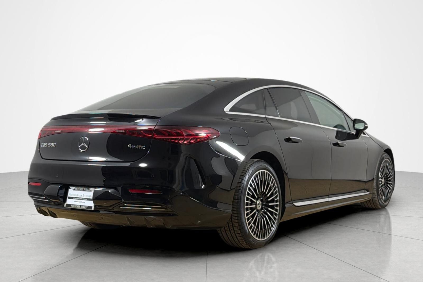 Used 2022 Mercedes-Benz EQS 580 4MATIC Sedan w/ Pinnacle Trim Package image 5
