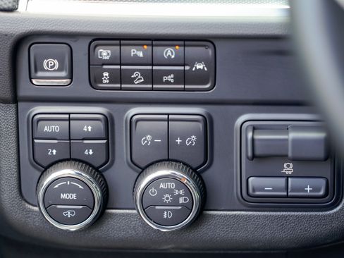 Used 2025 Chevrolet Suburban RST AWD/4WD image 59