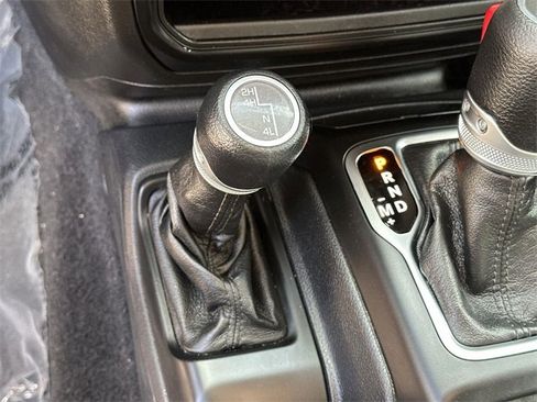 Used 2021 Jeep Gladiator Sport image 36