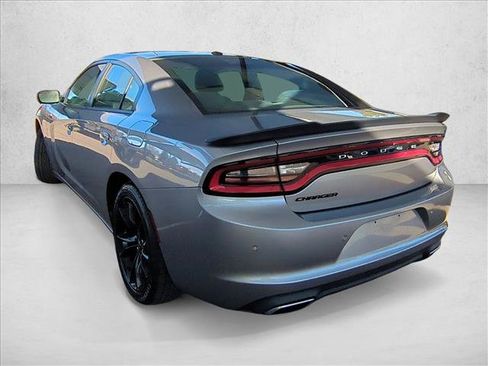 Used 2017 Dodge Charger SE w/ Blacktop Package image 7