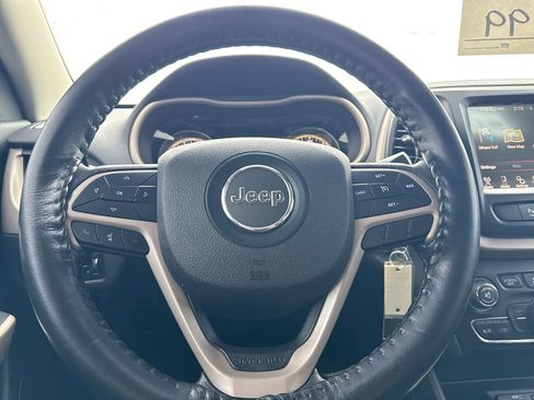 Used 2018 Jeep Cherokee Latitude image 17