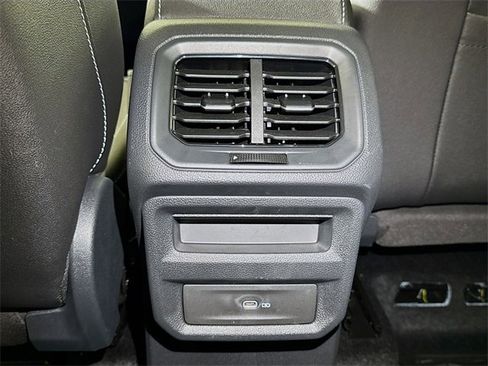 Used 2024 Volkswagen Taos SE image 23