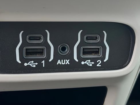 Used 2021 Chrysler Pacifica Touring-L FWD image 31