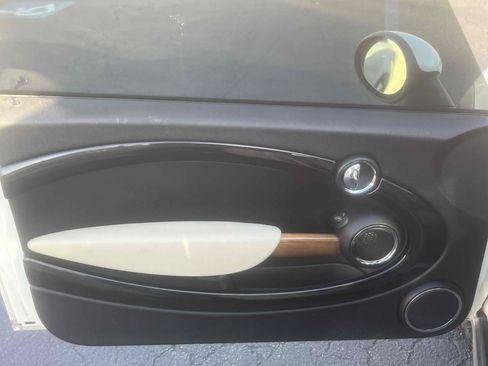 Used 2011 MINI Cooper Hardtop FWD image 11