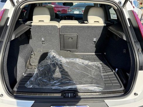 Used 2023 Volvo XC40 B5 Ultimate w/ Protection Package Premier image 5