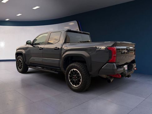 Certified 2025 Toyota Tacoma TRD Off-Road AWD/4WD image 3