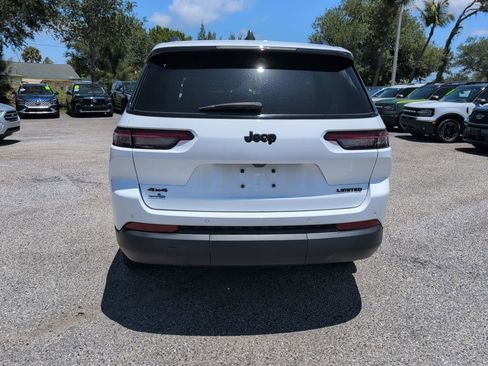 Used 2024 Jeep Grand Cherokee L Limited w/ Black Appearance Package AWD/4WD image 4
