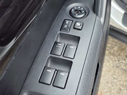 Used 2013 Kia Sorento LX image 16