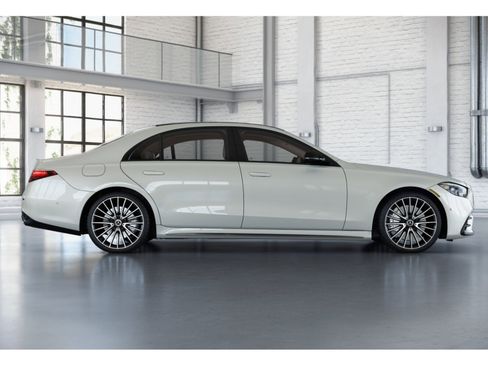 Used 2023 Mercedes-Benz S 500 4MATIC image 2