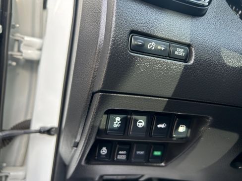 Used 2019 Nissan Rogue SV w/ Sun & Sound Touring Package image 23