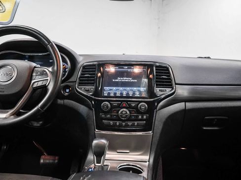 Used 2019 Jeep Grand Cherokee Altitude image 13