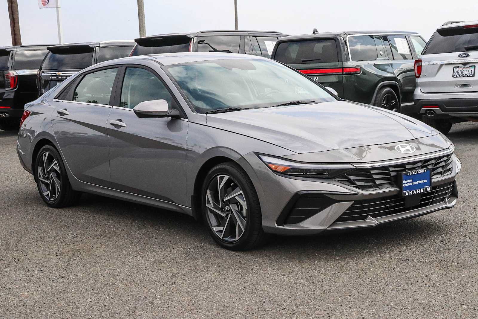 Used 2025 Hyundai Elantra Limited FWD image 3