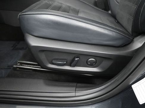 Used 2025 Mitsubishi Outlander AWD image 10