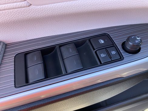 Certified 2025 Toyota Sienna XLE image 15