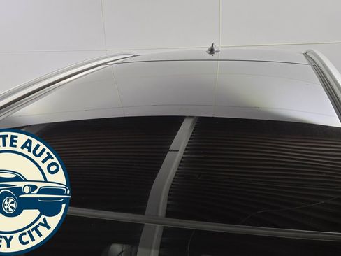 Used 2018 INFINITI QX30 AWD image 9