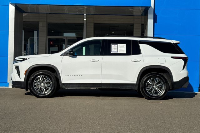 Used 2025 Chevrolet Traverse LT AWD/4WD image 9
