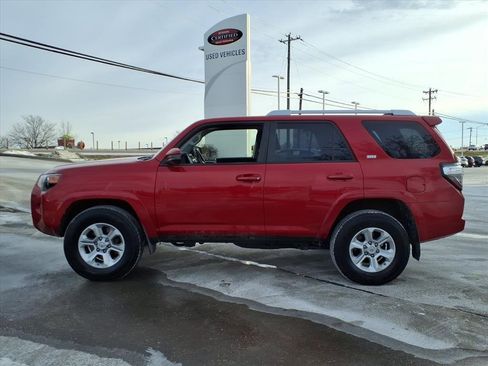 Certified 2018 Toyota 4Runner SR5 image 3