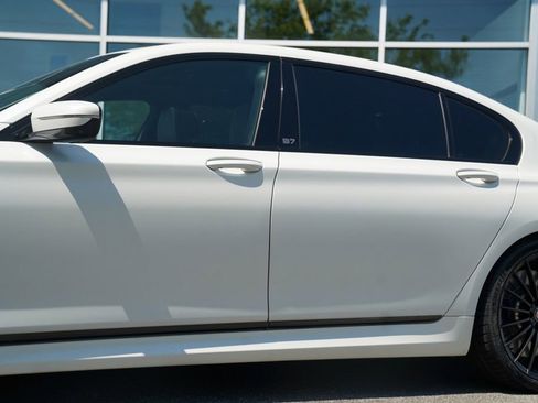Used 2022 BMW ALPINA B7 xDrive w/ Luxury Rear Seating Package AWD/4WD image 8