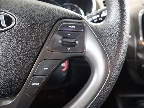 Used 2017 Kia Forte LX image 17