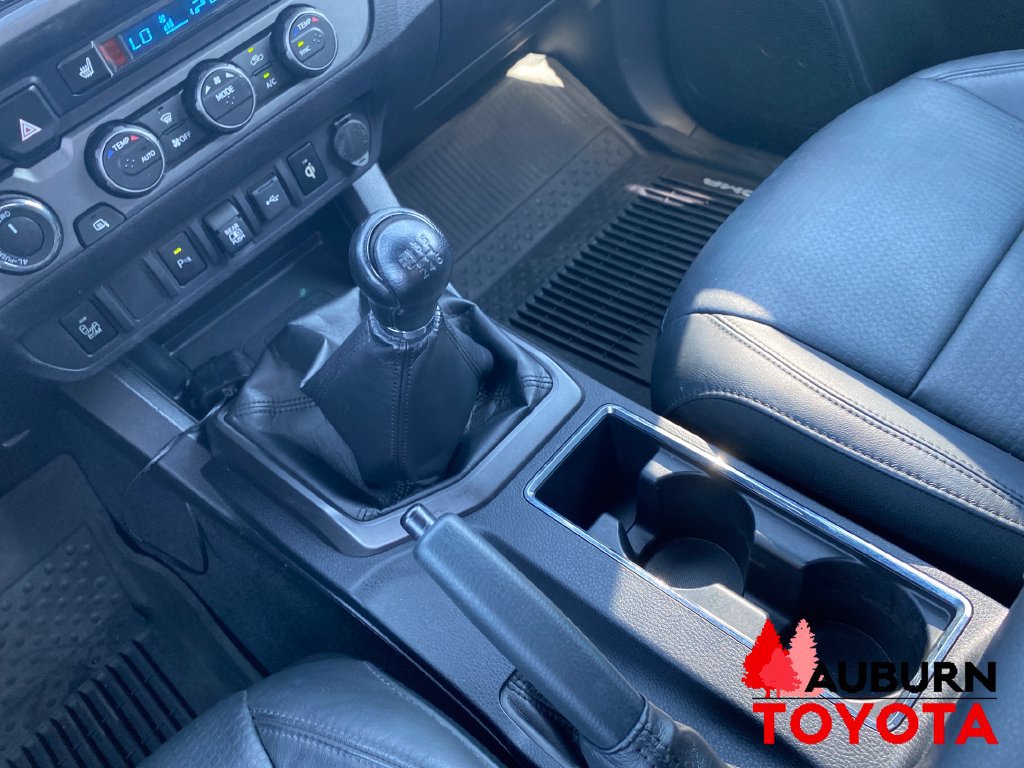 Used 2020 Toyota Tacoma TRD Sport w/ TRD Premium Sport Package AWD/4WD image 14