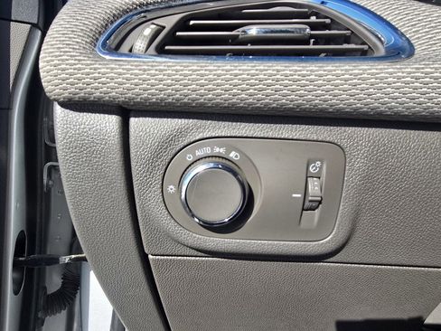 Used 2017 Chevrolet Cruze LT image 18