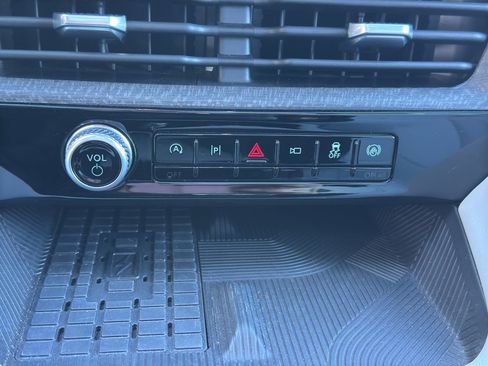 Used 2025 Ford Explorer Platinum w/ Ultimate Package image 24