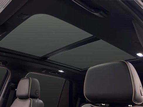 Used 2023 GMC Yukon SLT image 12