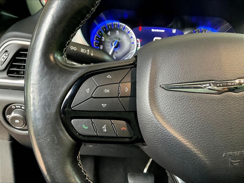 Used 2019 Chrysler Pacifica Touring-L w/ Advanced Safetytec Group FWD image 10