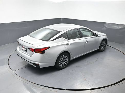 Used 2024 Nissan Altima 2.5 SV FWD image 38