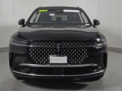 Certified 2024 Lincoln Nautilus Reserve image 8