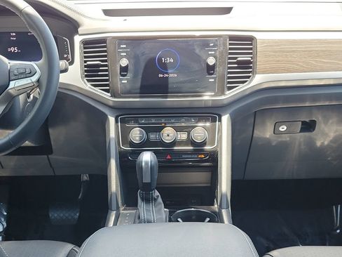 Used 2023 Volkswagen Atlas SE w/ Black Wheel Package FWD image 17