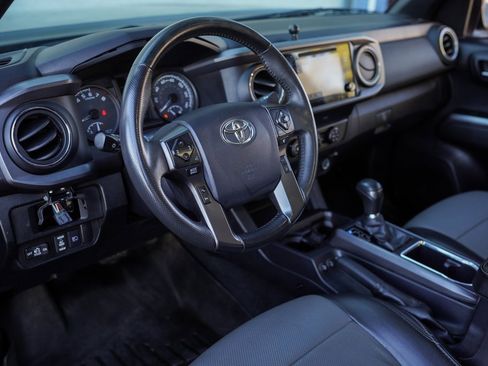 Used 2019 Toyota Tacoma TRD Off-Road w/ Technology Package image 17